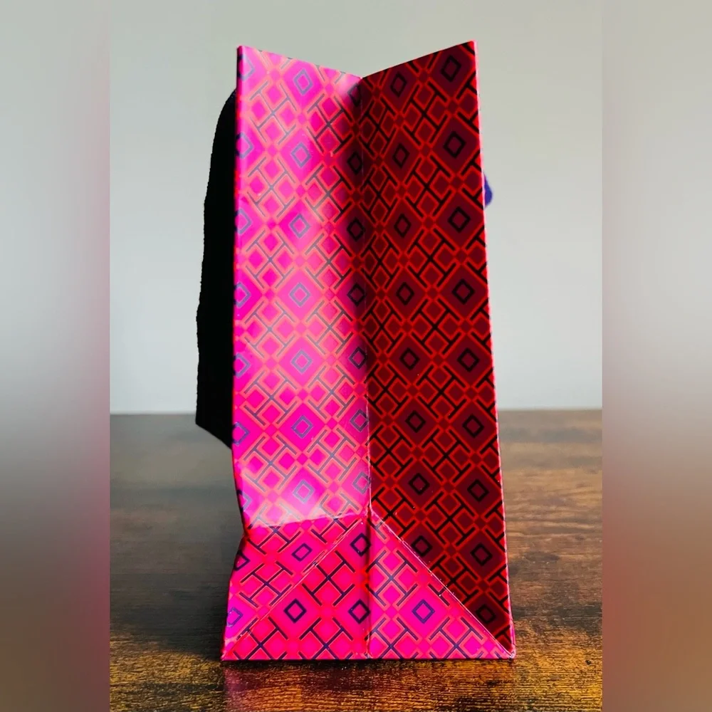 Tory Burch Fuchsia and Gold Patterned gift bag - Picture 6 of 7